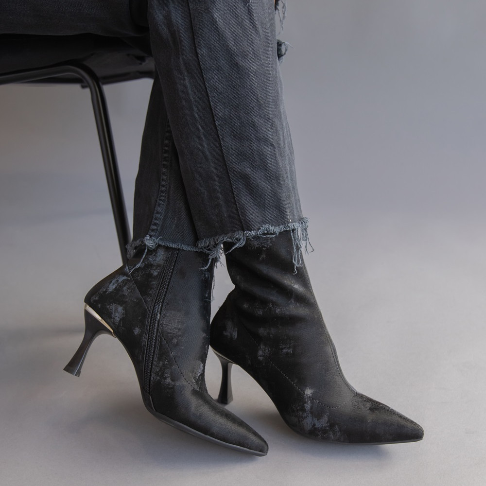 Tiana Black Tiana Black